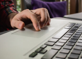Cum să activezi și să verifici licența Windows pe calculatorul tău