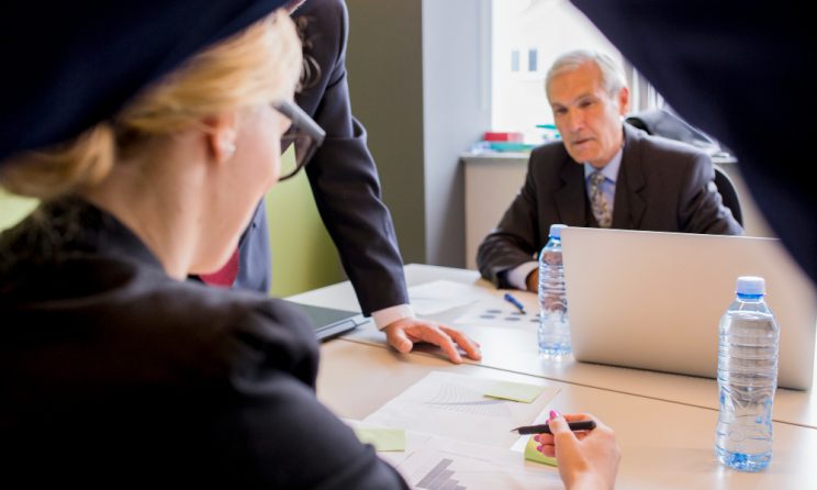 serviciile de achiziții publice